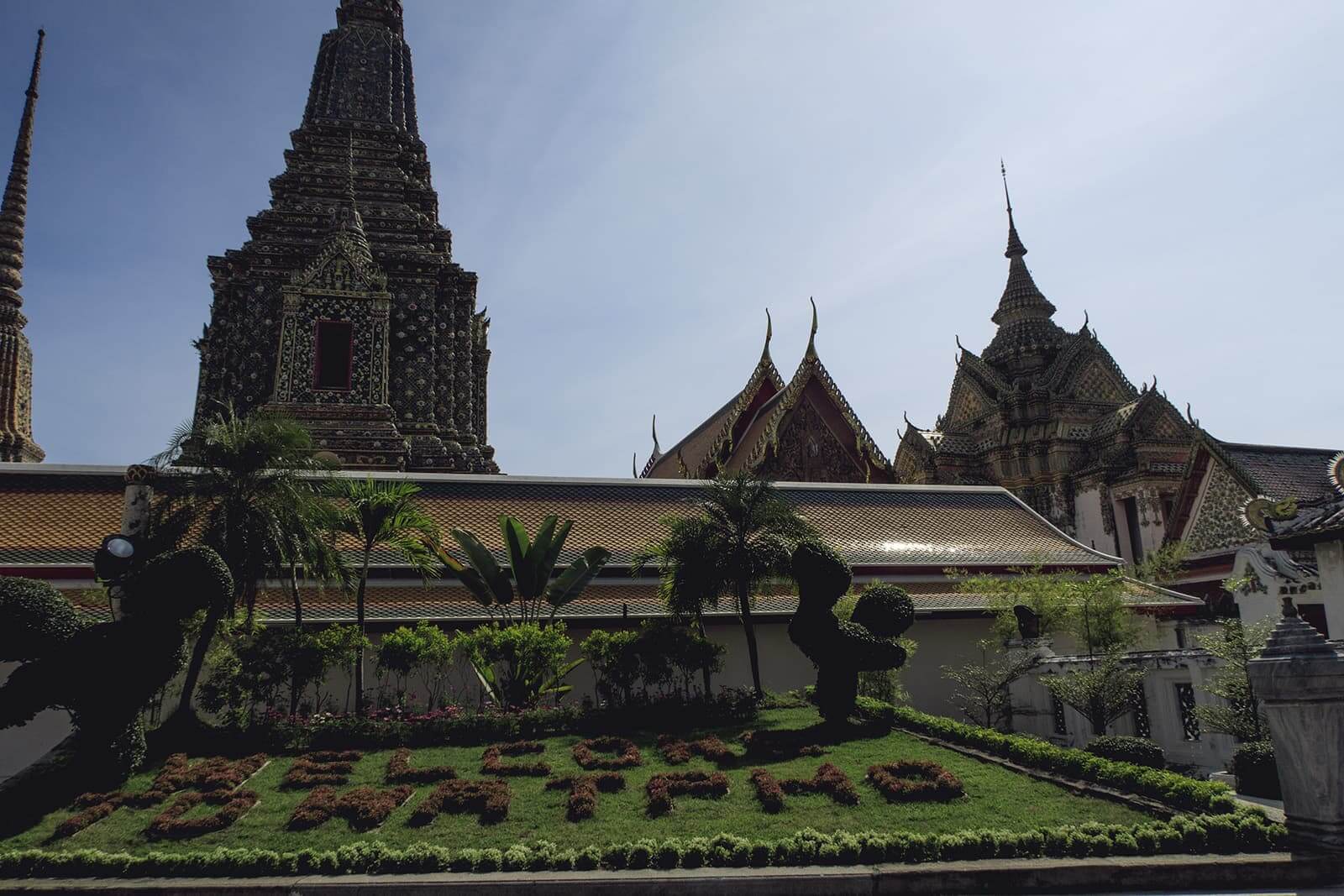 Alles schwarz am Wat Pho in Bangkok
